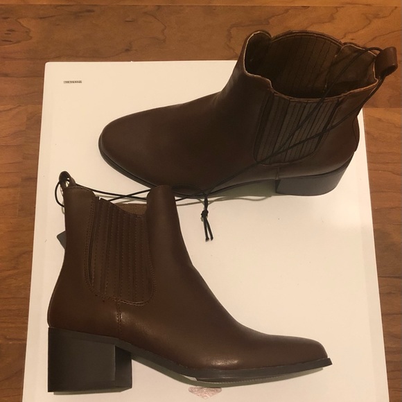 Brown booties with heel. Size 6 - Picture 2 of 3